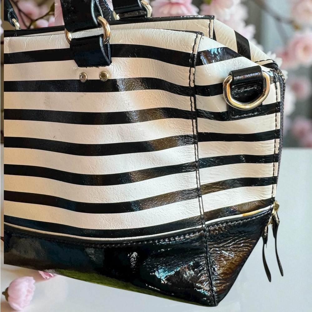 Kate Spade Wellesley Alessa Patent Leather Two Way Striped Satchel Bag. - Picture 6 of 12